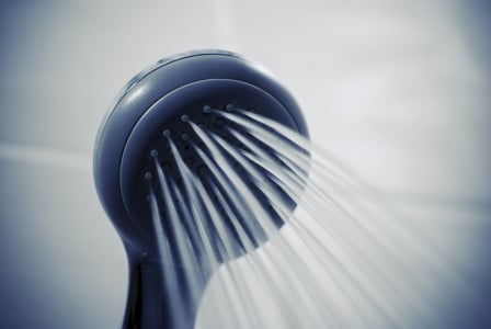 «Неразумно»: Врач-терапевт Лапа раскрыла, чем опасен контрастный душ для здоровья — о его пользе все врут