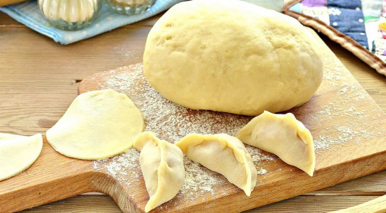 Тесто для пельменей по рецепту деревенских бабушек — просто бомба: Вкусное даже без начинки, хозяйки кладут в него этот продукт