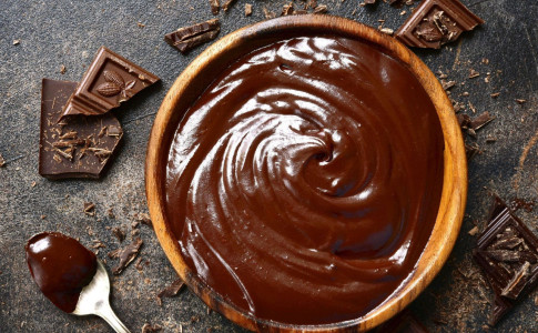 Крем для торта «Темный шоколад» приготовим за 5 минут: Долго взбивать не придется — добавим этот продукт