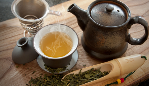 Продлят жизнь до 100 лет: Медики назвали 5 добавок к чаю, которые укрепят сердце и избавят от головной боли