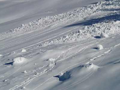 Лавинная опасность: на склоне горы Айкуайвенчорр возможен самопроизвольный сход снега
