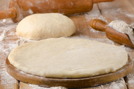 Любая пицца станет шедевральной: готовим воздушное тесто по итальянскому рецепту — захочется съесть даже корочки