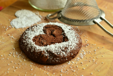 Готовим шоколадное печенье без муки за 12 минут: просто тает во рту — настоящая вкуснятина