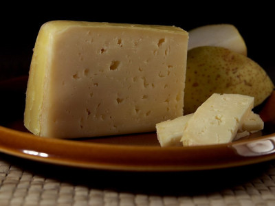 Никакой полиэтиленовой пленки: как хранить сыр в холодильнике — раскрыты распространенные ошибки хозяек