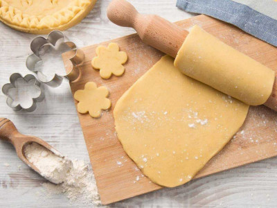 Станет рассыпчатым, нежным и очень вкусным: добавьте в песочное тесто ложку этого порошка — идеально для пирогов и печенья
