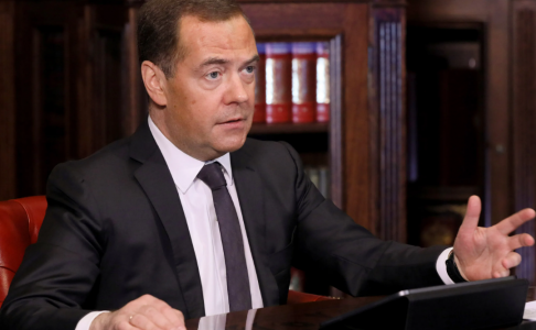 «Затяжной жидкий понос»: Дмитрий Медведев объяснил, почему лидеры на Западе бросились активно высмеивать интервью Путина — лекарство попало в цель