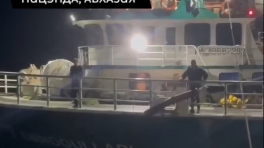 Трое рыбаков с турецкого судна умерли в Абхазии — виновата рыба