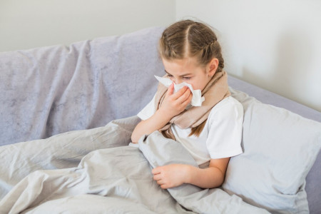 «Самолечение может убить»: Педиатр объяснила, почему дети в России стали чаще болеть пневмонией — как избежать осложнений