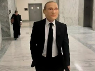 Произвел фурор: американский конгрессмен Московиц явился на слушания по импичменту Байдена в маске Путина