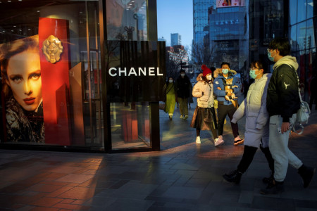 «Запахло керосином»: Chanel решили окончательно уйти из России и разрывают договоры аренды с торговыми центрами