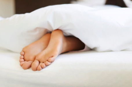 Спать будете без задних ног: врач и автор программы «Живая еда» Сергей Малозёмов назвал 1 главное условие для качественного ночного сна — без препаратов и особых усилий