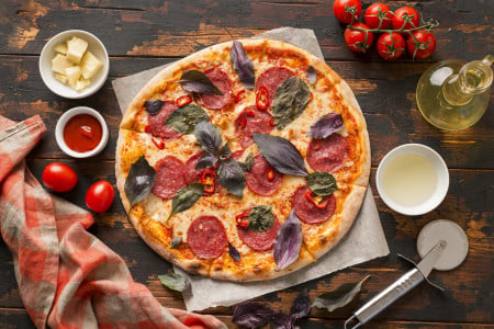Невозможное возможно: делаем тесто для пиццы одновременно мягким и хрустящим — простой лайфхак от лучших поваров Италии