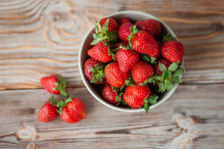 Этот сорт земляники плодоносит до морозов: ягоды такие вкусные, что оторваться невозможно — выбор огородницы из Сибири
