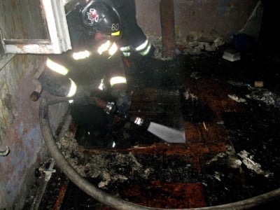 Из горящей квартиры в Кандалакше спасли человека