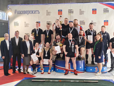 Апатитские спортсмены достойно выступили на соревновании по пауэрлифтингу в Мурманске