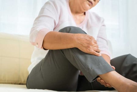 Спазмы и боль в ногах уйдут: доктор Парецкая назвала упражнение номер один для лечения нарушения кровообращения в нижних конечностях