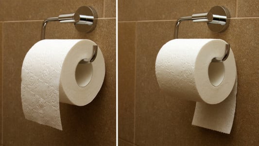 Как правильно вешать туалетную бумагу — к себе или от себя: патент 1891 года поставил точку в споре века — ответ четкий