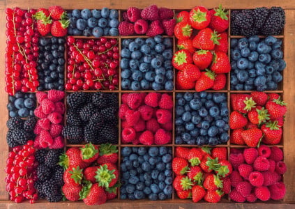 Можно есть и худеть: диетолог назвала 3 ягоды, которые помогут уменьшить жир на животе — лишние килограммы уйдут сами