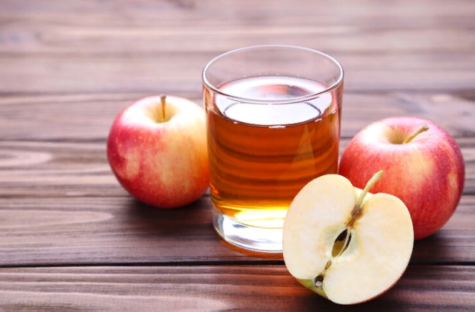 «Голыми руками»: Яблочный фреш можно сделать и без соковыжималки — дельный совет