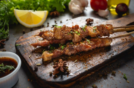 «Вкуснее курицы и свинины»: Вот как готовят шашлык из баранины настоящие кавказские горцы — будет просто таять во рту