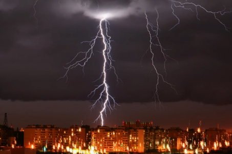 «Почти конец света»: 7 и 8 мая Россию одновременно накроет мощным циклоном и магнитными бурями — как спастись