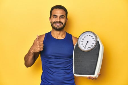 Без диет и спорта: обычный сотрудник банка с нудной сидячей работой похудел на 14 кг за три месяца в 47 лет — его секрет открыл The Times of India