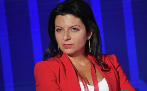 «Проверила — каменный!»: Симоньян «уединилась» с Кадыровым в кремлевских кулуарах и сделала недвусмысленное заявление
