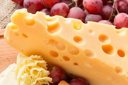 Вреднее чипсов: учёные рассказали о вреде одного вида сыра для здоровья — но всё не так однозначно