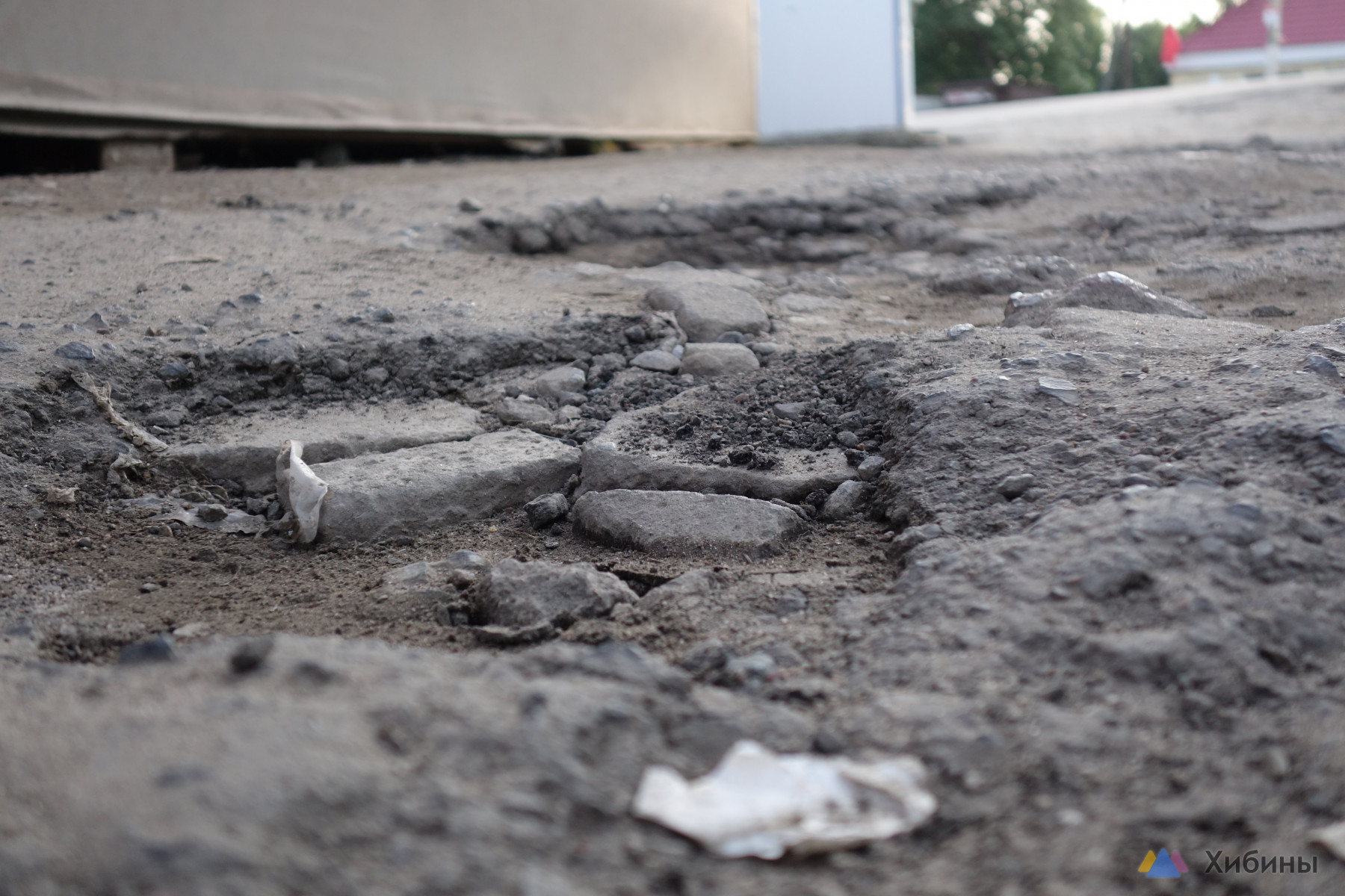 Пешеходную зону на улице Гвардейская в Мурманске начали ремонтировать