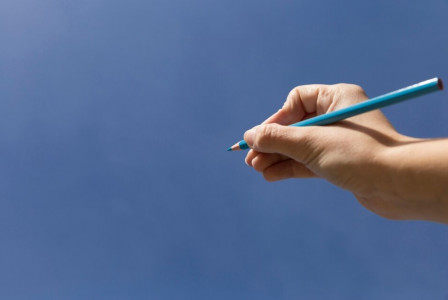 Беру карандаш и оборачиваю фольгой: гениальный трюк для повседневной жизни — деньги будут сэкономлены