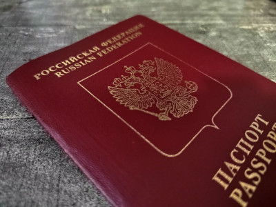 Кого коснутся изменения: в Госдуму внесли законопроект о проверке загранпаспортов россиян — его легко можно будет лишиться при нарушении