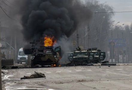 Против такого лома приема точно нет: Украина бросает под Харьков подкрепления, но они не доходят — «вежливые» русские бомбы и ракеты превращают их в пепел