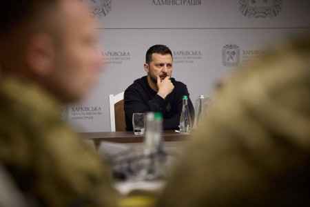 «Крайне сложно»: шокированный Зеленский экстренно провел ставку в Харькове — порадовать народ ему нечем