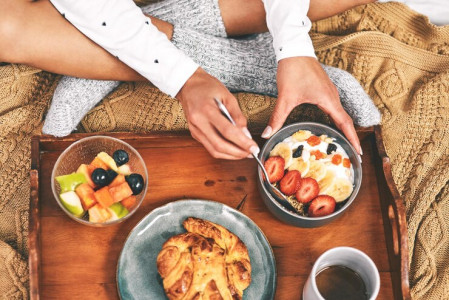 Сладкая гадость: врачи назвали кашу-худший вариант для завтрака — желудок не скажет «спасибо»