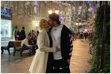 Семейная идиллия: поклонники предположили, что Лера Кудрявцева воссоединилась с мужем после длительного разрыва — помог рехаб