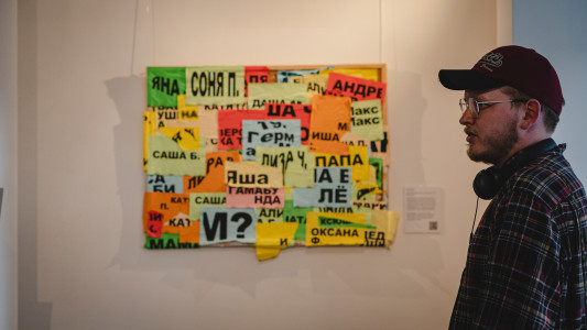 Открылась выставка «Сезоны Современного Искусства» в Апатитах: молодые художники Мурманска представили свои работы