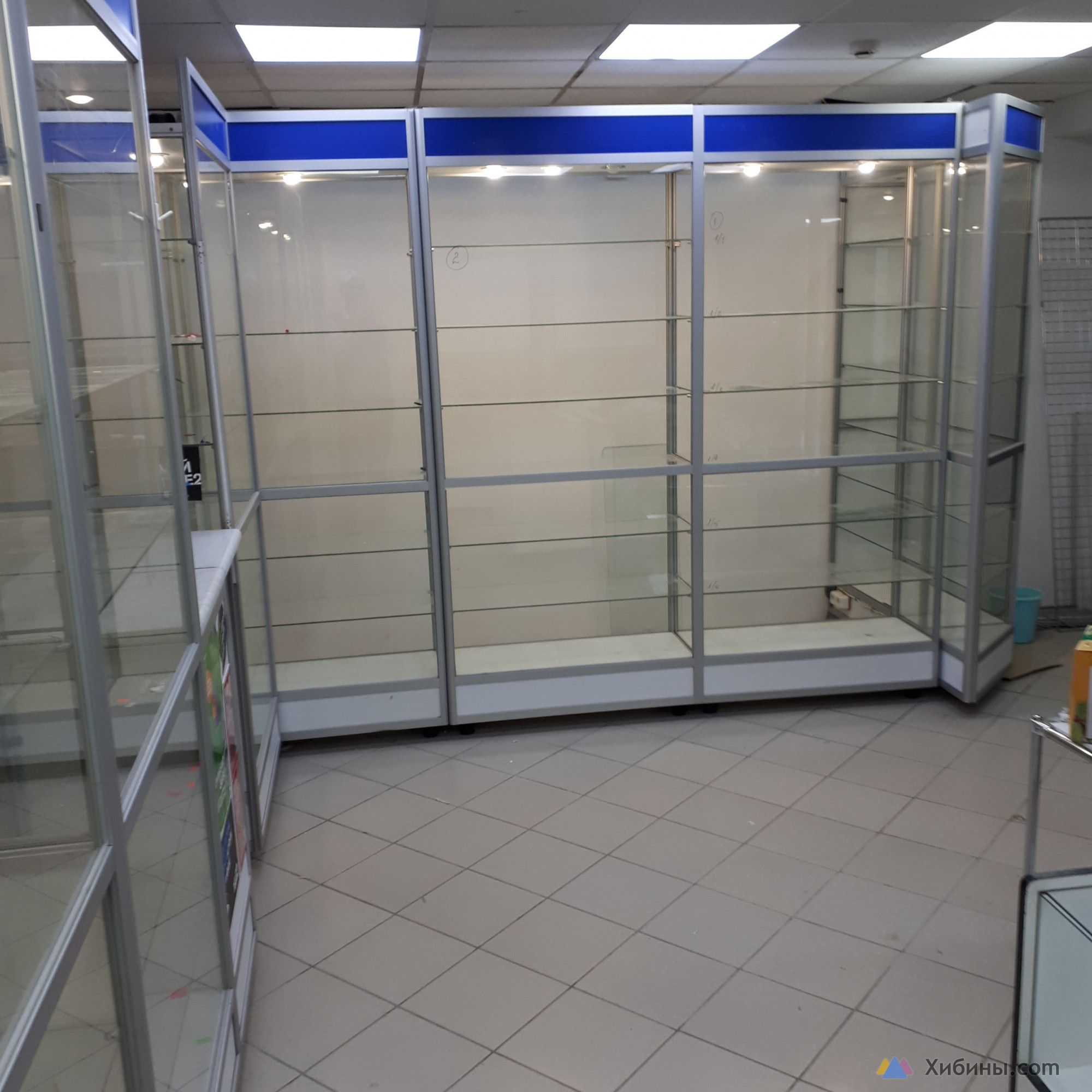 Продаю торговые витрины и прилавки