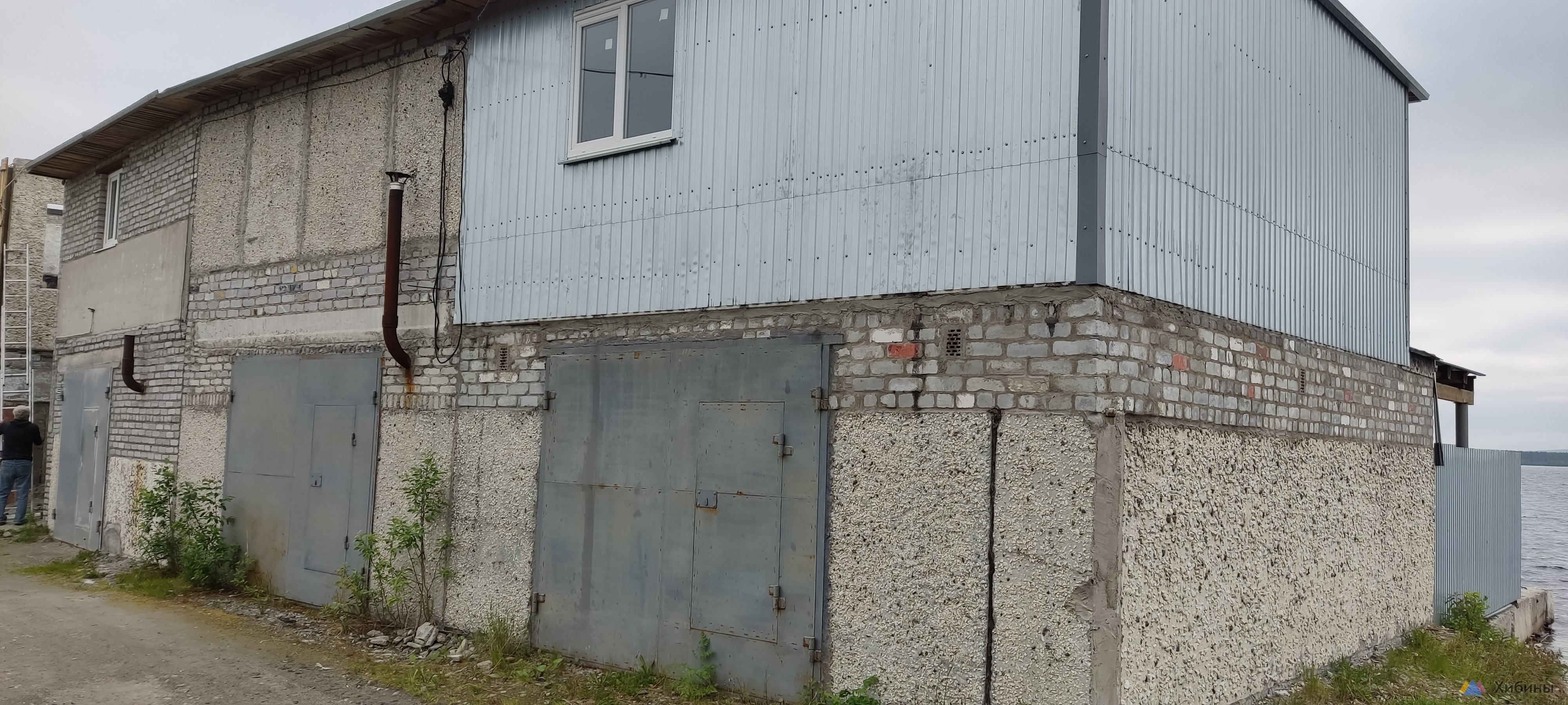 Продам железобетонный гараж