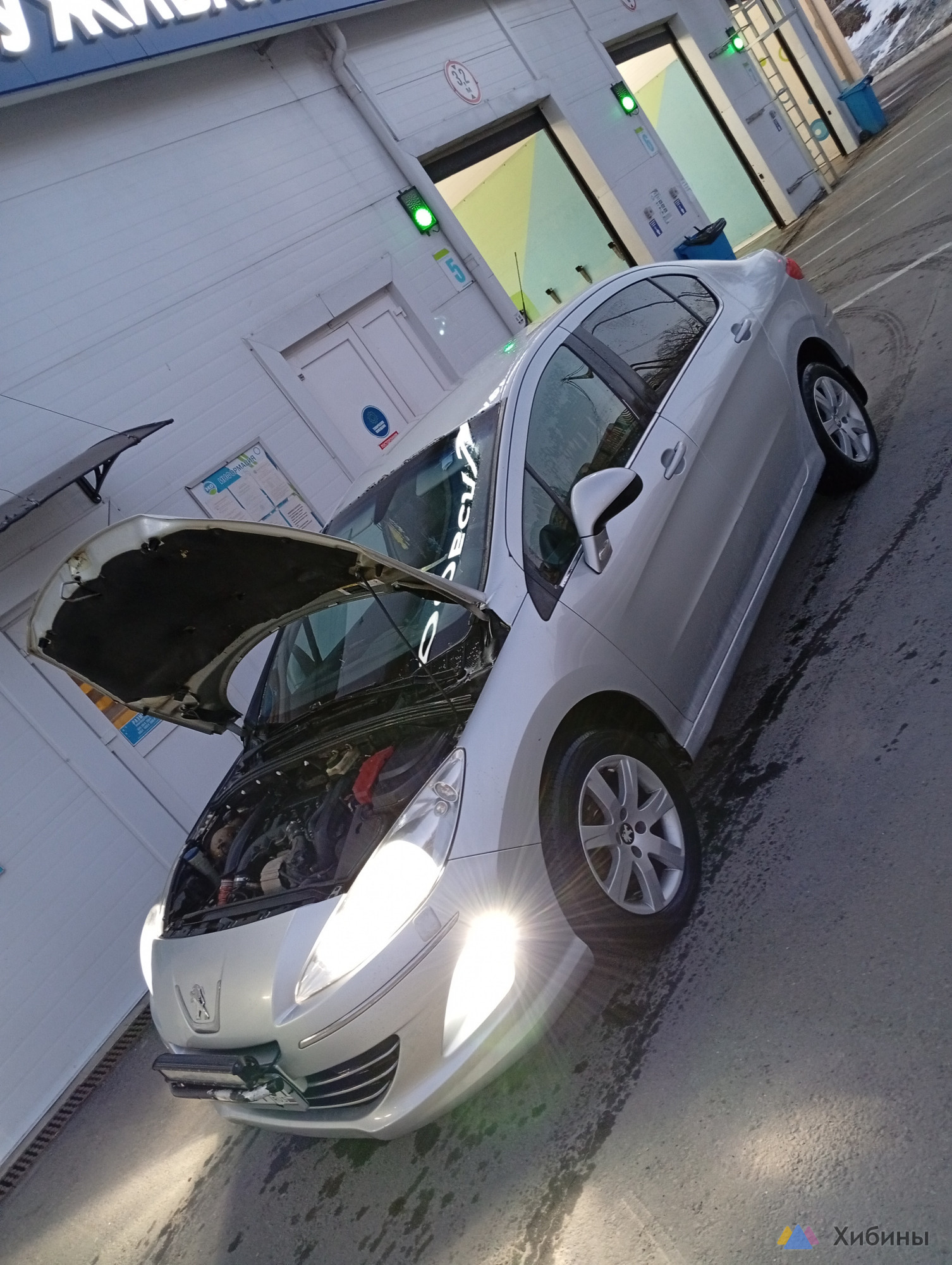 Peugeot 408