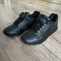 Объявление Кроссовки Reebok женские кожаные