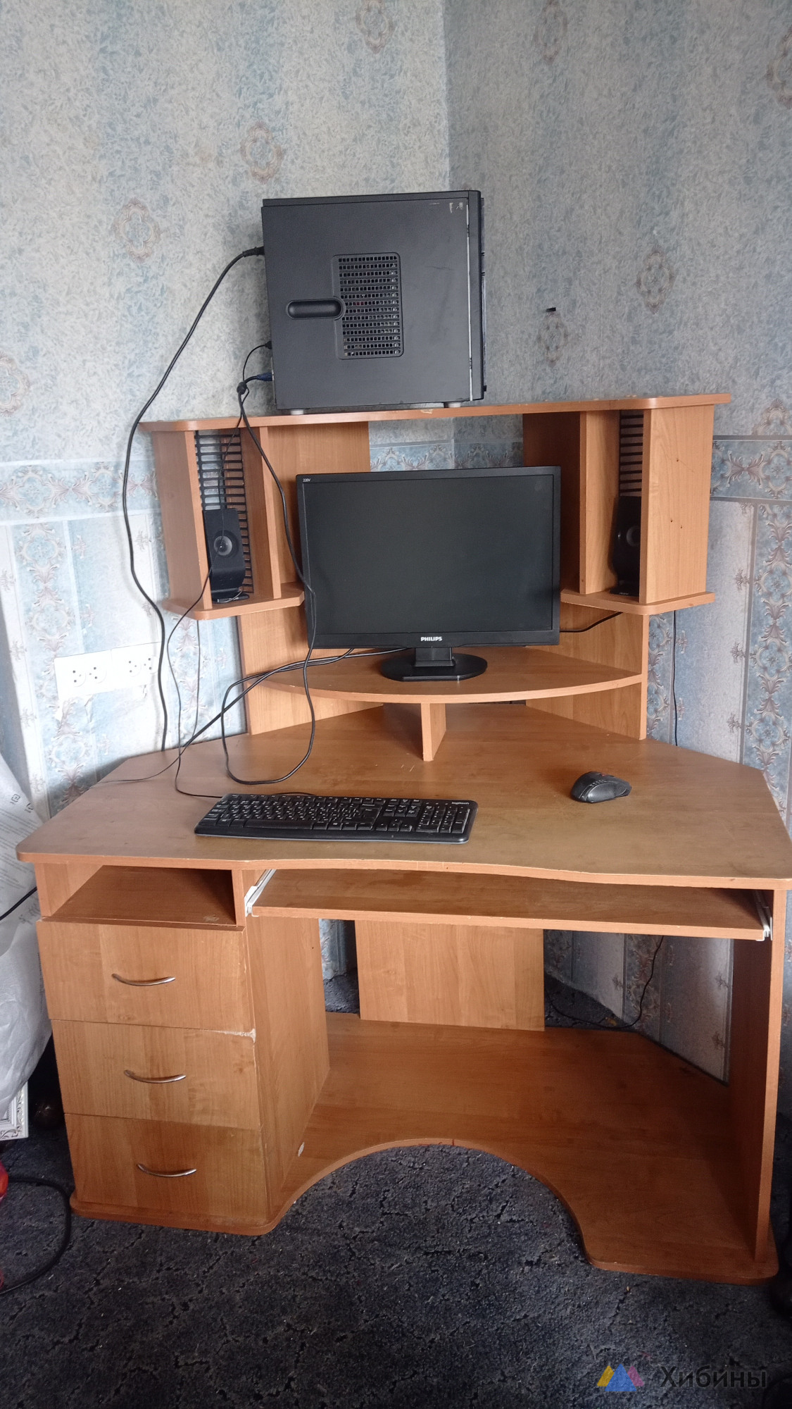 Угловой компьютерный стол
