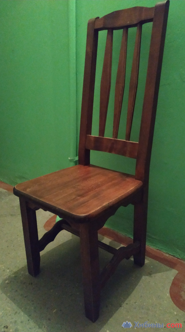 Устойчивый стул из натурального дерева