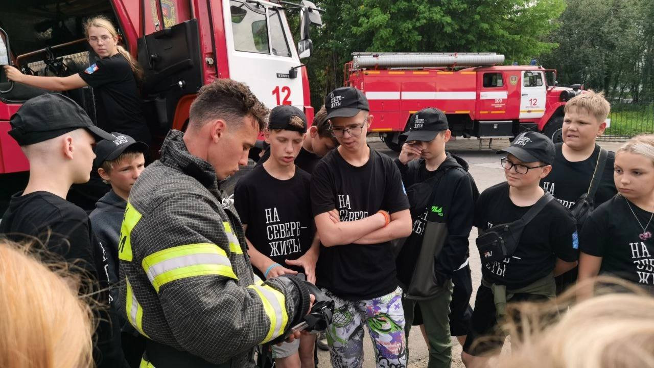 Школьники из Центра «На Севере — жить!» посетили выставку пожарно-технического дела в Мурманске
