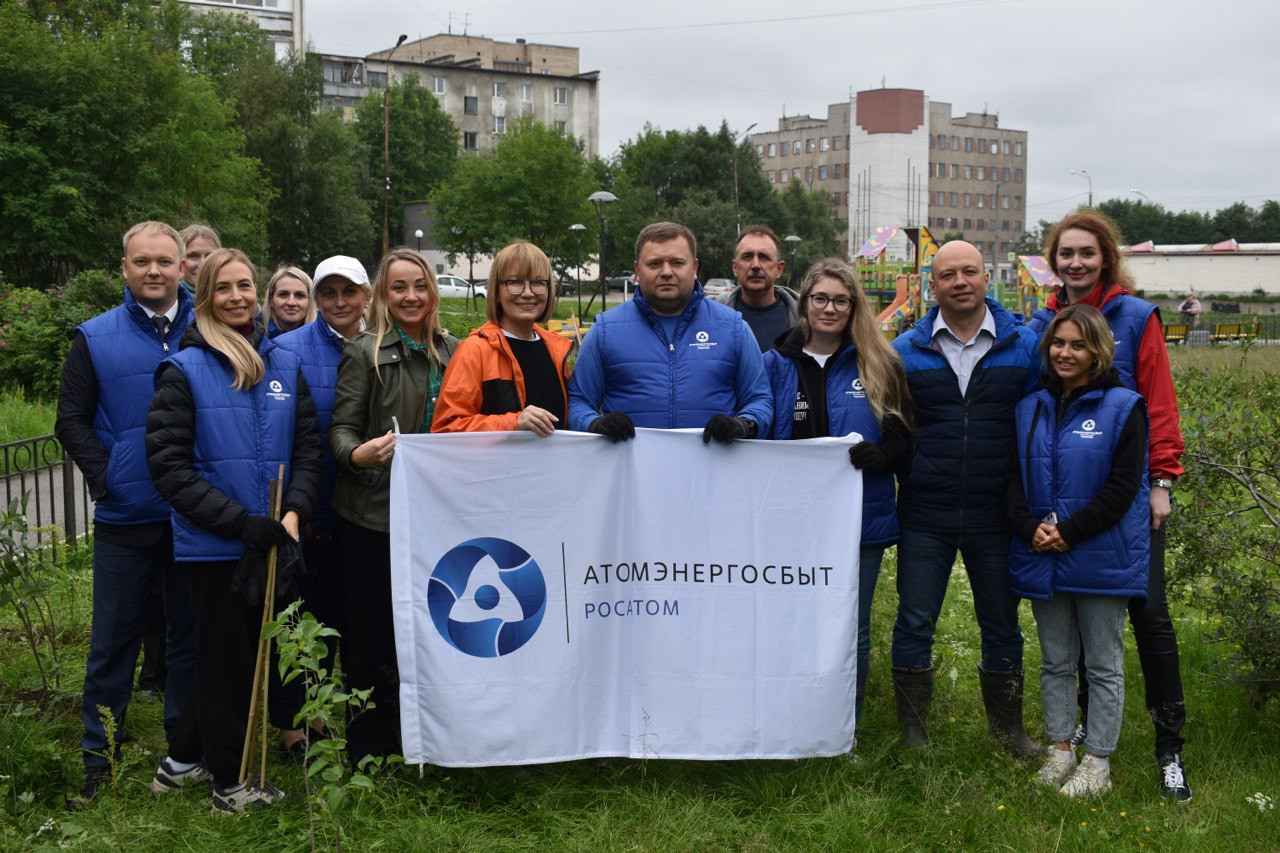 АтомЭнергоСбыт провел третью акцию по озеленению Мурманска