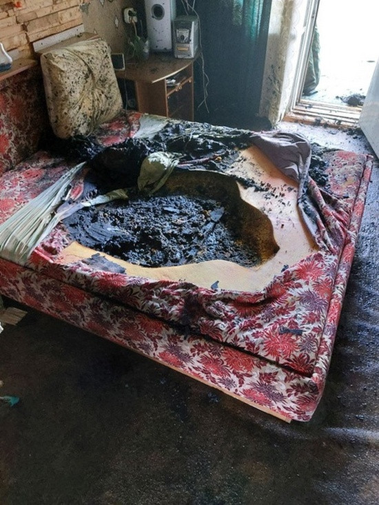Мурманские огнеборцы потушили квартиру и спасли из огня собаку