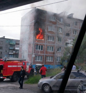 Кировские пожарные спасли людей из горящей пятиэтажки