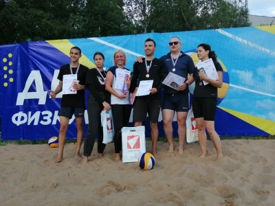 В Апатитах состоялся микст-турнир по пляжному волейболу