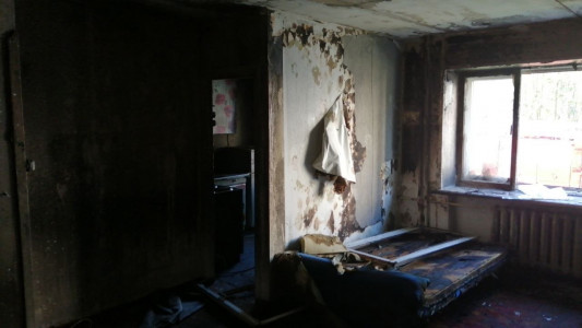 Кировские пожарные снова тушили горящую квартиру
