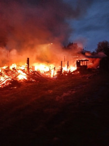 Вечером в поселке Зашеек тушили пожар повышенной сложности