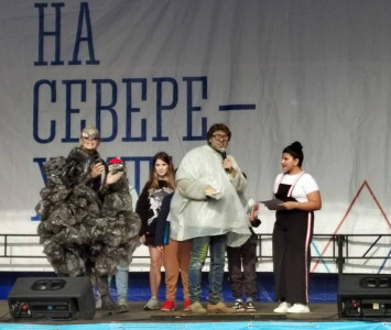 Андрей Малахов приехал в Апатиты на День города и вручил призы юным апатитчанам